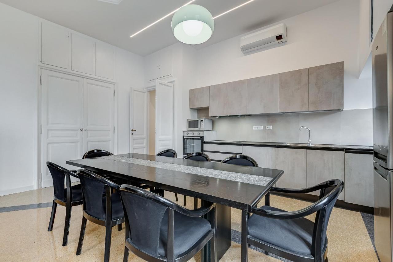 Bmga L Elegant Four-room Apt For 8 Guests In Prati Roma